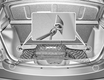 When loading the objects in the luggage compartment, use the four rings located