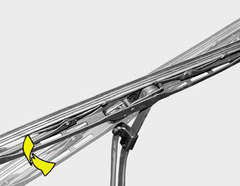 1. Put a new wiper blade onto the wiper arm and lower the wiper blade at the